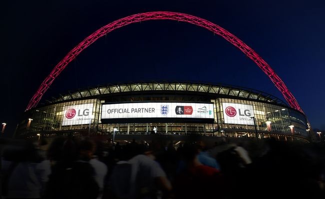 LG전자가 잉글랜드 FA컵을 공식 후원한다. 사진은 영국 런던의 '웸블리 스타디움'에 LG전자를 소개되고 있는 장면이다. <제공=LG전자>