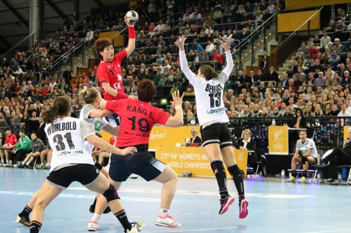 독일에서 열리고 있는 제23회 세계여자핸드볼선수권대회에서 한국 대표팀 류은희가 슛을 시도하고 있다. <제공=대한핸드볼협회>