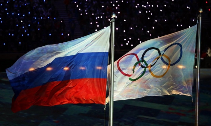 펄럭이는 러시아 국기와 올림픽 오륜기. <출처=EPA/연합뉴스>