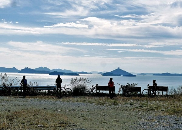 자전거투어에 참가한 동호인들(사진=신안군 제공)