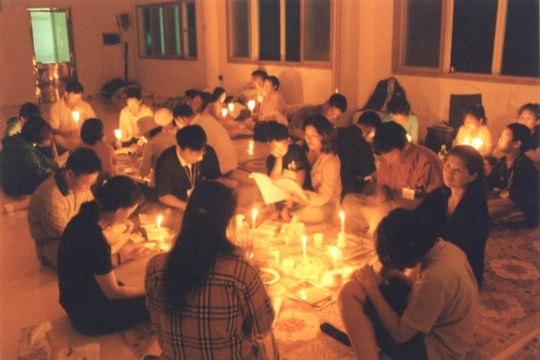 섬사랑시인학교 촛불 시낭송(사진=박상건)