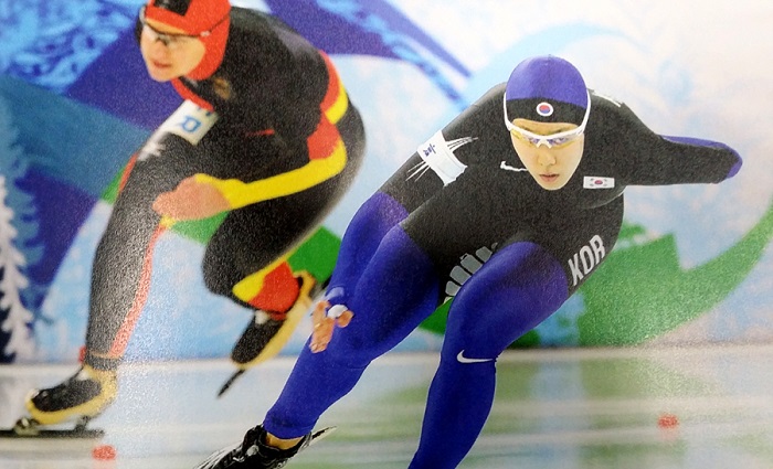 2010년 밴쿠버 동계 올림픽 스피드스케이팅 여자 500m에서 금메달을 딴 이상화가 힘찬 레이스를 펼치고 있다. <출처=대한체육회>
