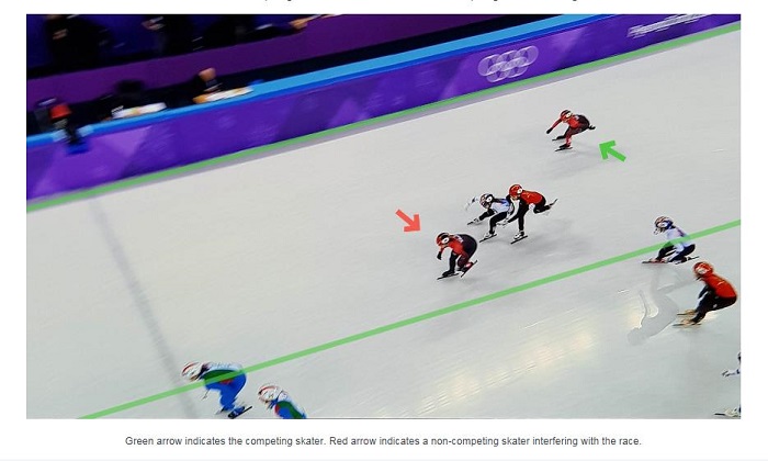 국제빙상경기연맹이 22일(한국시간) 홈페이지를 통해 지난 20일 나온 2018 평창동계올림픽 쇼트트랙 여자 3000m 계주 캐나다의 실격 사유를 설명했다. 사진을 보면 경기에 뛰지 않는 캐나다 선수(빨간색 화살표)가 결승선에 들어가는 한국 최민정과 중국 판커신의 진로를 방해하고 있다. 레이스에 뛰는 캐나다 선수(녹색 화살표)는 따로 있다. <출처=ISU 홈페이지 캡처>