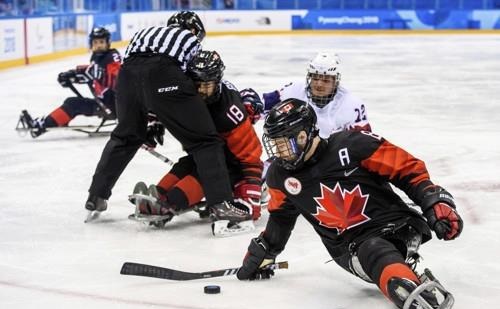 세계랭킹 1위 캐나다와 노르웨이의 평창 패럴림픽 예선 경기 장면. <출처=AP/연합뉴스>
