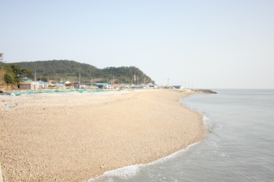 송이도 몽돌해변(사진=섬문화연구소 제공)