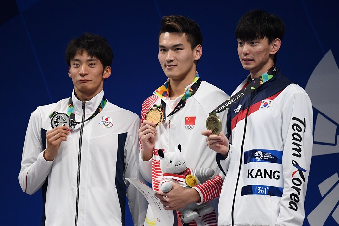 수영 경영 배영 50m에서 동메달을 차지한 강지석(맨 오른쪽) <사진=AFP/연합뉴스>