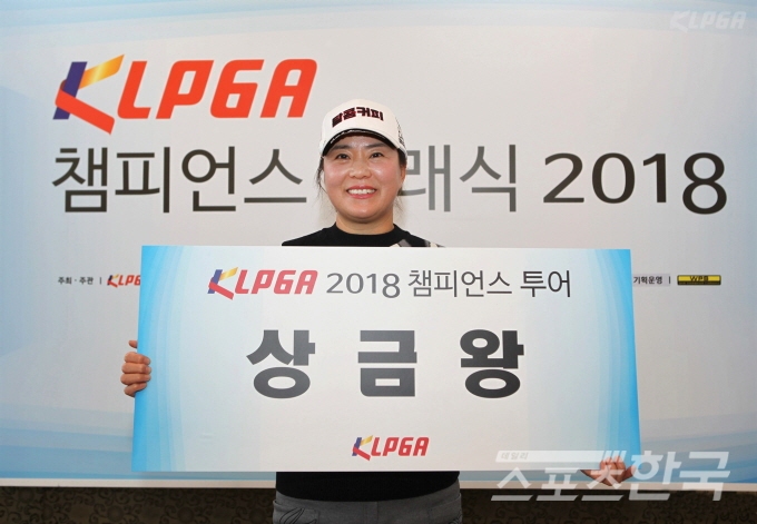 정일미가 4년 연속 KLPGA 챔피언스 투어 상금왕 에 올랐다.