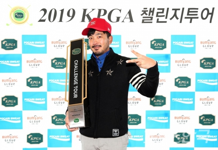'2019 KPGA 챌린지투어 2회 대회'에서 우승한 안백준 / KPGA 제공