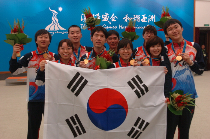 2010 광저우 아시안게임에서 금메달을 독식한 한국 선수단(사진=한국기원 제공)
