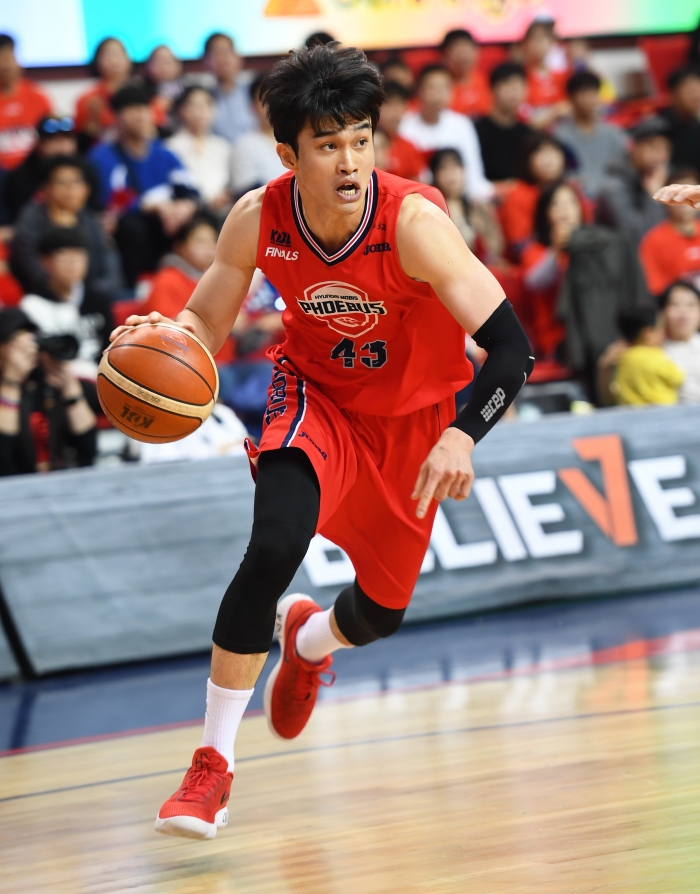 [KBL 챔프] '양동근 위닝 3점슛' 현대모비스, 전자랜드 꺾고 챔프전 1차전 승리