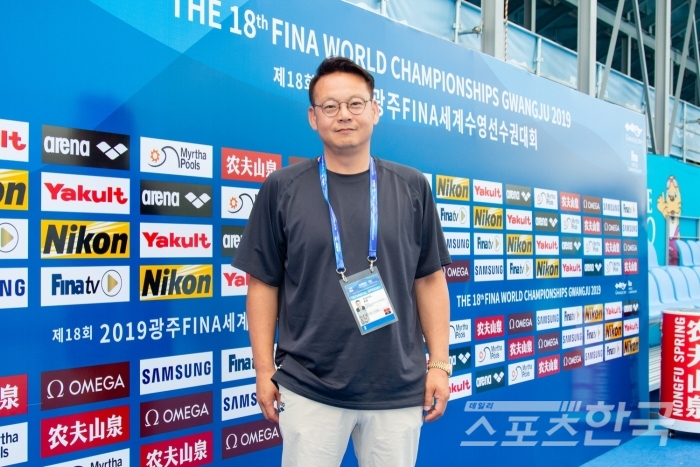 국제수영연맹(FINA) 최초 한국인 심판 안진용 씨 / 사진 = 광주수영조직위 제공