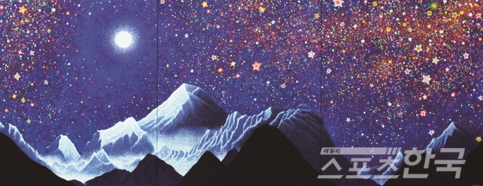 별이 가득하니 사랑이 끝이없어라(skyfilled with stars showing endlesslove-meditation) 한지에한국전통채색 (Korea Traditional painting on korea paper) 240x 95cm, 2018