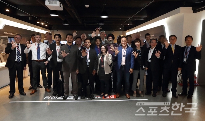 서울시 우면동에 위치한 연구개발센터에 전 세계 ICT 리더들의 발길이 이어지고 있다.