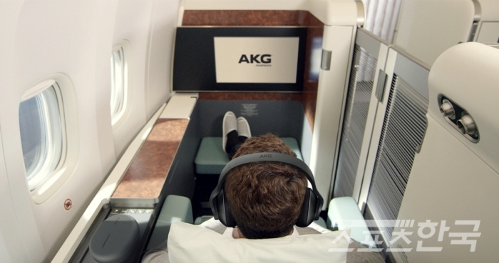AKG-N700 대한항공 퍼스트클래스 공식 헤드폰 선정(사진 = 삼성전자 제공)