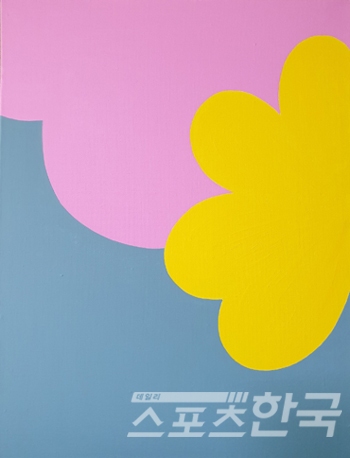 김인희, 분홍꽃과 노랑나비. Acrylic on Canvas, 40.9x53.0cm, 2020
