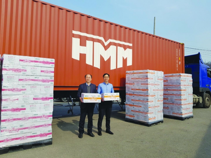 경기도 하남 소재 물류센터에서 수출을 앞둔 포포면 상품이 상차를 기다리고 있다.