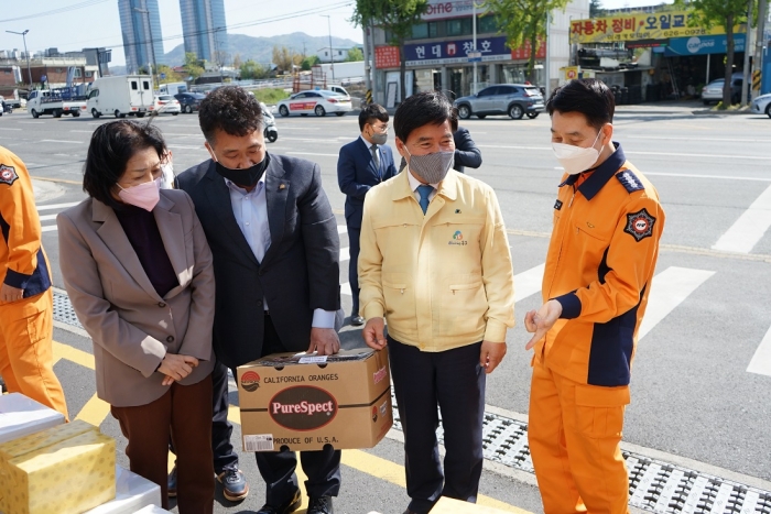 대전동부소방서가 전통시장 상품 공동구매 행사를 가졌다.
