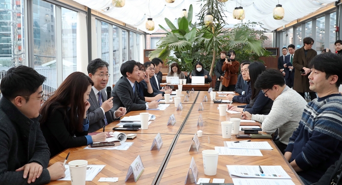 박양우 장관이 지난 1월 29일 관광벤처 관계자와 간담회를 갖는 장면(자료사진=문체부 제공)