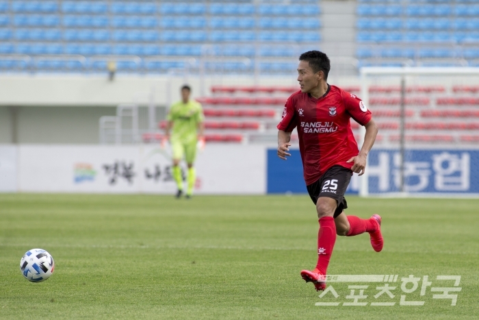 안태현이 지난 16일 상주시민운동장에서 열린 강원과 경기에서 K리그1 데뷔전을 치렀다. (사진 = 상주 제공)