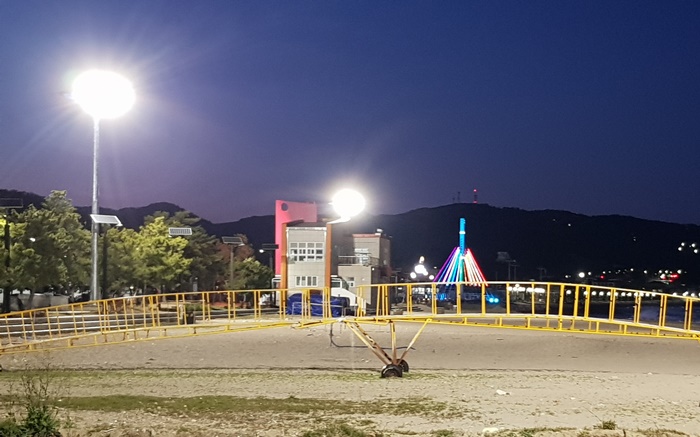 야간 조명 밝힌 감포 나정해수욕장 모습.(사진=경주시 제공)