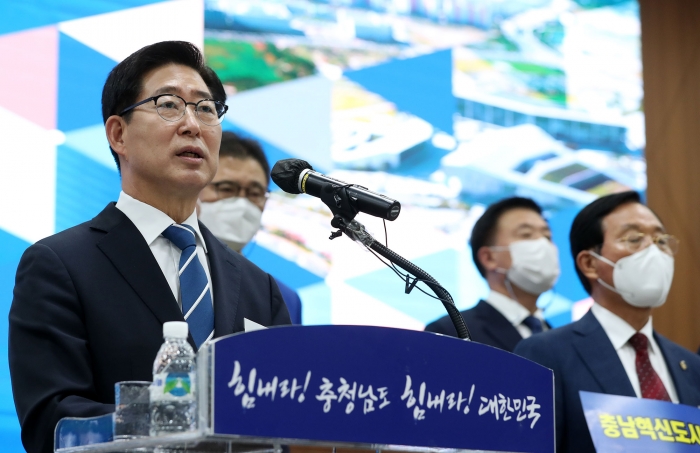 양승조 지사는 8일 기자회견을 열고 “국가균형발전위원회 본회의에서 충남 혁신도시 지정안이 의결됐다”며 환영 입장을 밝혔다.