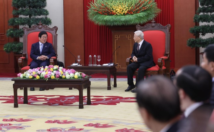 베트남 국가주석과 박병석 국회의장 회담 장면