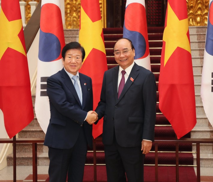 박병석 국회의장과 응우옌 쑤언 푹 베트남 총리