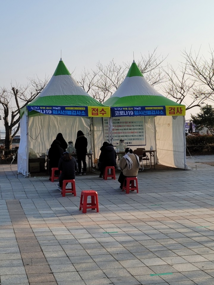 목포시 평화광장에 설치된 무료 임시진료소
