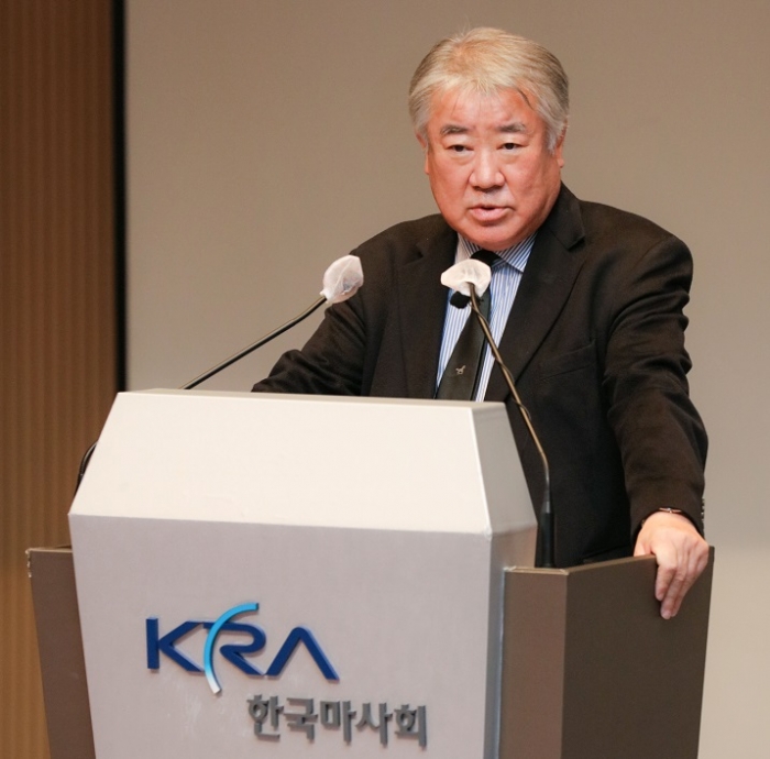 제37대 한국마사회 김우남 회장이 4일 취임식에서 포부를 밝히고 있다.