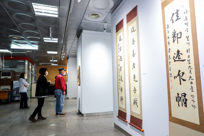 계룡시(시장 최홍묵)는 문화체육관광부와 충청남도가 주최하고 계룡시에서 주관한 ‘2020 계룡시 공공미술 프로젝트, 우리 동네 미술’이 지난 3일 마무리됐다고 밝혔다.