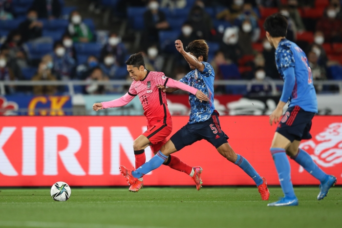 25일 일본 가나가와현 요코하마시 닛산스타디움에서 열린 통산 80번째 축구 한일전에 출전한 이동준이 드리블 돌파를 시도하고 있다. (사진=대한축구협회 제공)