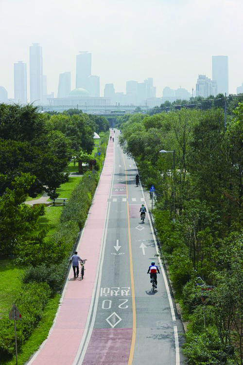 서울시는 지난 15일 양화한강공원 보행환경 개선을 위한 자전거도로 공사를 시작했다.