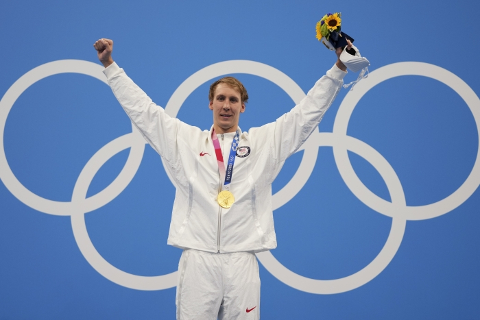 (사진=25일 남자 개인혼영 400m 우승으로 미국에 도쿄 올림픽 첫 메달을 안긴 체이스 케일리시 / AP=연합뉴스)