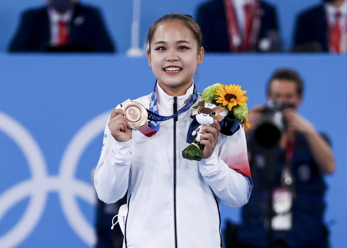 1일 오후 일본 아리아케 체조경기장에서 열린 도쿄올림픽 기계체조 여자 도마 시상식. 한국 여서정이 동메달을 들어보이고 있다 (사진=연합뉴스)