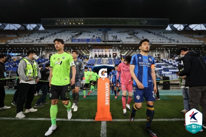 (사진=울산 현대와 전북 현대가 오는 10일 K리그1 우승 향방이 걸린 시즌 세 번째 현대가 더비를 통해 맞붙는다 / 한국프로축구연맹)