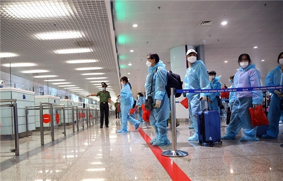 24일부터 단기 입국자는 의료격리 대상에서 제외된다. (사진: TTXVN)