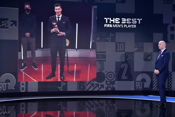 FIFA 올해의 남자 선수상을 수상한 레반도프스키 (사진=AFP/연합뉴스)