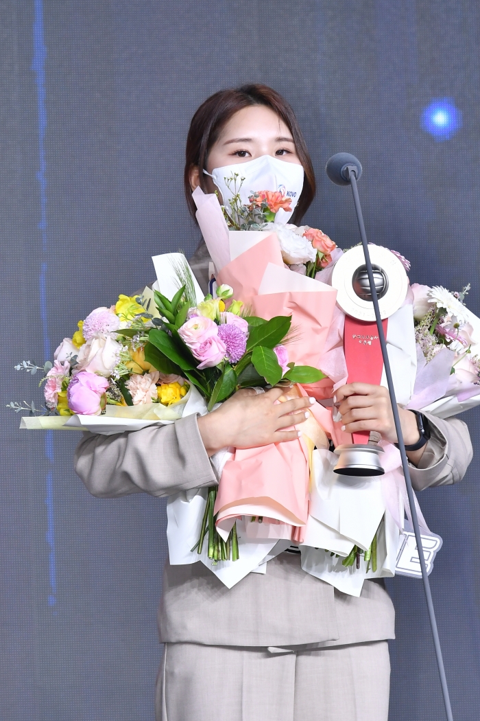 한국도로공사 이윤정이 여자부 신인선수상을 수상했다. (사진=KOVO)