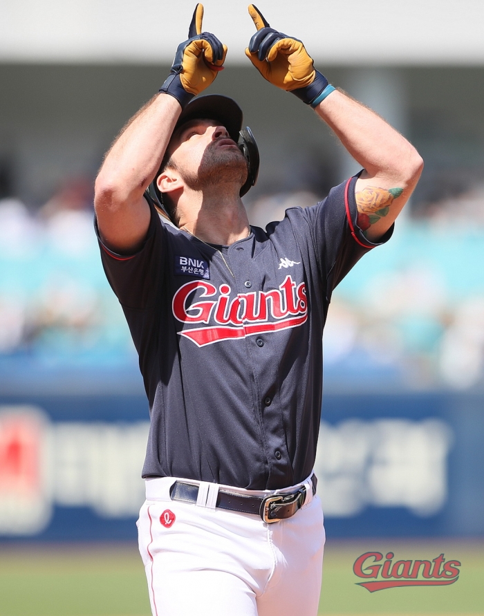 지난달 24일 대구 삼성전에서 시즌 3호 홈런을 쏘아올린 롯데자이언츠 외국인 타자 DJ 피터스. (사진=롯데자이언츠)