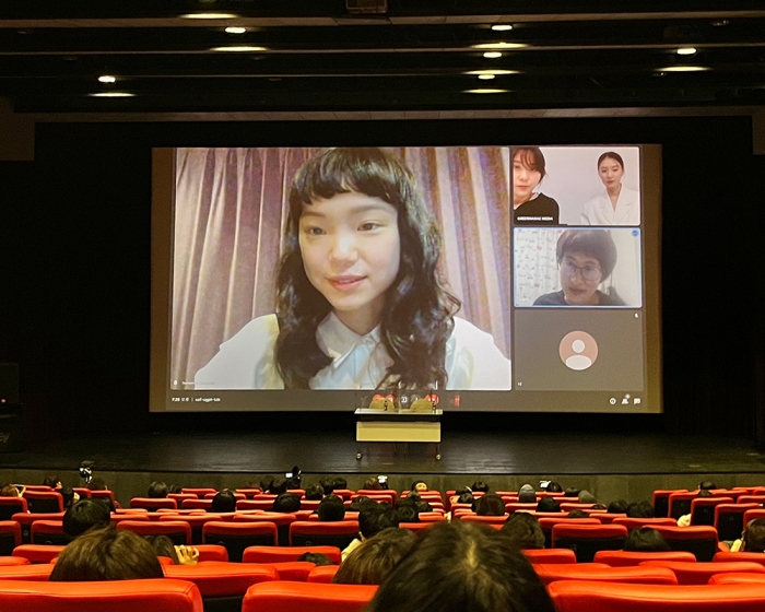 지난 5일 씨네큐브에서 열린 영화 '우연과 상상' GV 현장에 배우 현리가 참석, 배우 후루카와 코토네는 화상으로 관객을 만났다.