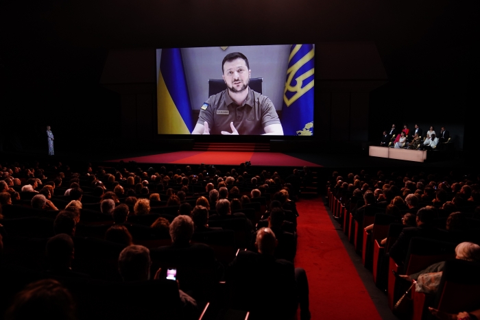 볼로디미르 젤렌스키 우크라이나 대통령이 17일(현지시간) 프랑스 칸에서 열린 제75회 칸 국제영화제 개막식에서 화상으로 연설하고 있다. (사진=연합뉴스)