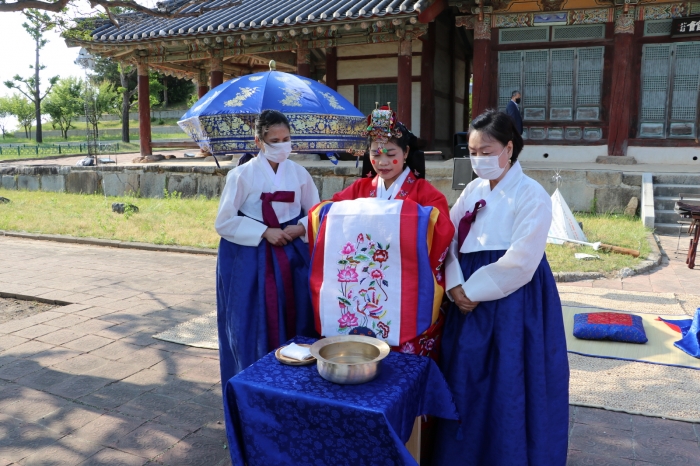 동헌 뜰 잔치 한마당 전통혼례식 진행 모습