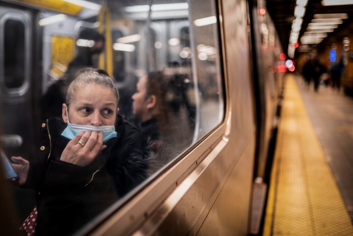 세계에서 가장 오래되고 낡은 뉴욕 지하철에서 또다시 고의로 사람을 밀어 중상을 입히는 사건이 발생해 시민들이 불안해하고 있다. (사진=AP 연합뉴스)