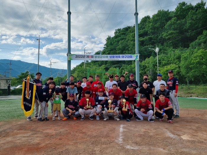 보성군 '2022 보성군수배 생활체육 야구대회'가 지역 야구인들의 성원 속에 성공적으로 치러졌다;