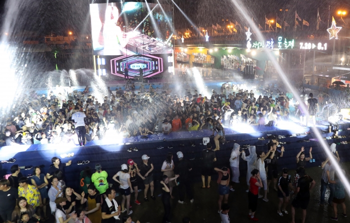 장흥군 정남진 물축제 '워터락 풅파티' 모습