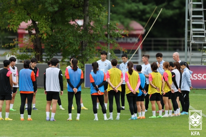 (사진=내달 3일 자메이카와 평가전을 치르는 한국 여자 축구표팀이 29일 파주 NFC에 모여 담금질에 들어갔다. / 대한축구협회)