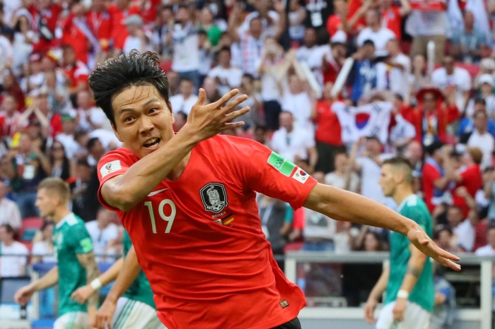 (사진=2018년 러시아 월드컵 당시 한국의 김영권이 독일과 조별리그 3차전에서 선제골을 뽑아낸 뒤 세리머니를 펼치고 있다. / 연합뉴스)