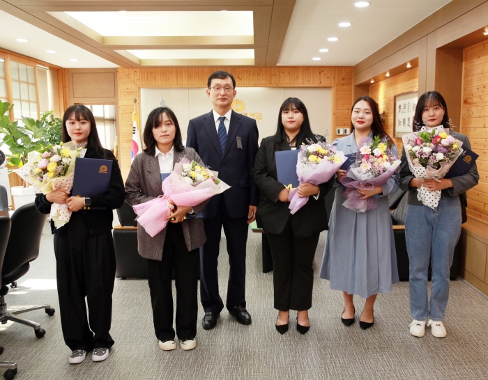 박민서 목포대 총장과 학생독립운동기념일 특별 포상 수상자들
