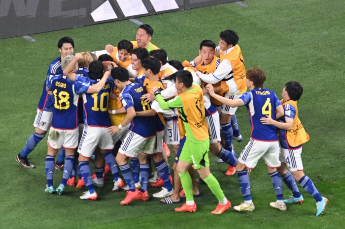 골을 넣고 좋아하는 일본 선수들 (사진=AFP/연합뉴스)