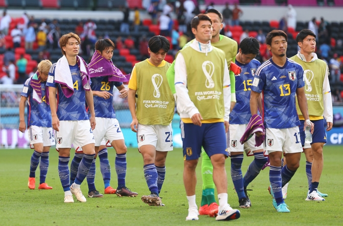 패배 후 아쉬워하는 일본 선수들 (사진=연합뉴스)